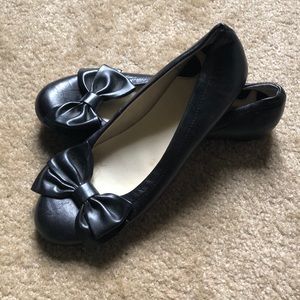 Good Condition Black MaxStudio Bow Flats. Size 7